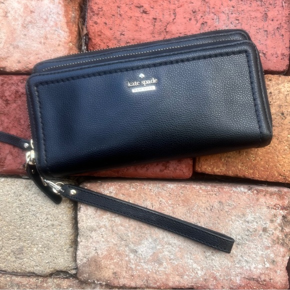 kate spade Handbags - Kate Spade Black Wristlet Wallet